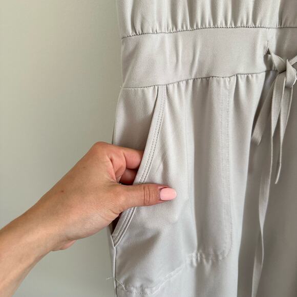 Sporty light grey dress with adjustable string - Picture 4 of 8